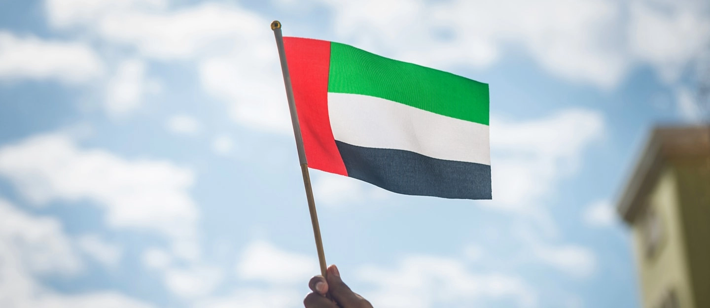 الإمارات تُلزم الزوار والمقيمين بمغادرة أراضيها فوراً في هذه الحالة